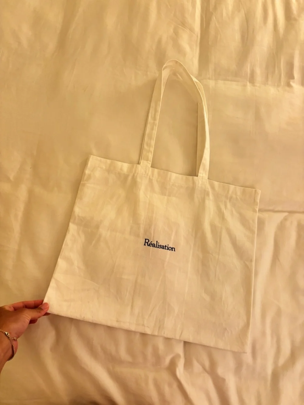 Realisation par Claudia schiffer White Canvas Tote with Red Flower Graphic - Picture 4 of 4